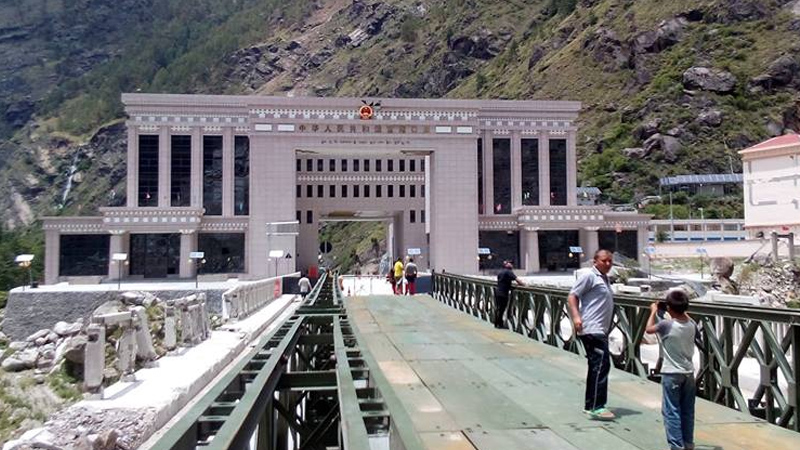 केरुङमा अझै आठ सय कन्टेनर अलपत्र